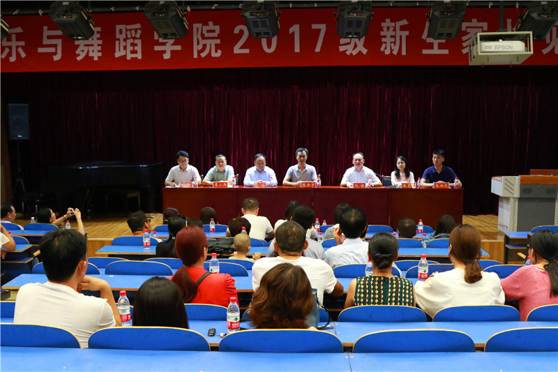 世界杯官网圆满完成2017级迎新工作