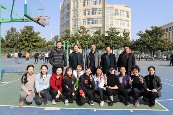 世界杯官网女教工积极参加校工会趣味运动会