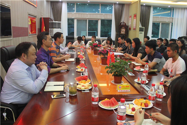 世界杯官网举办“我与书记院长面对面”师生茶叙会