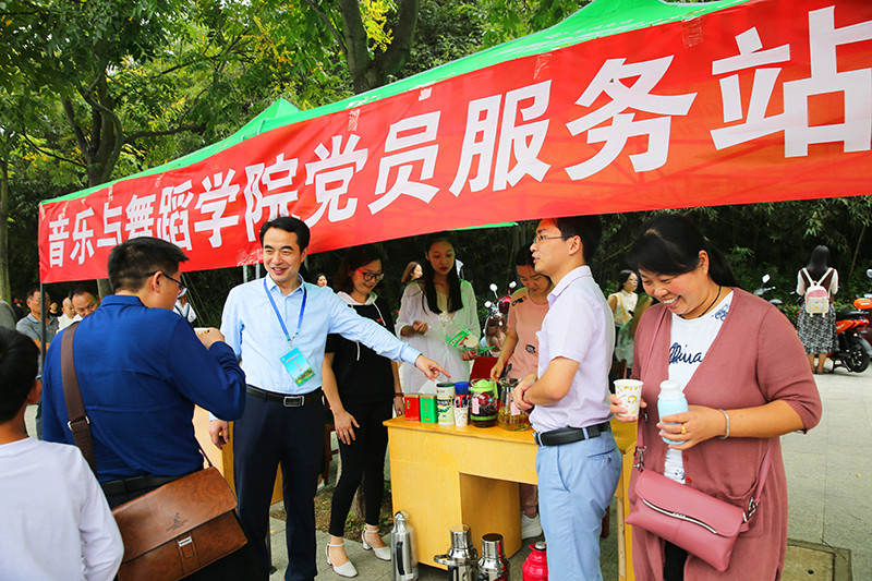 世界杯官网圆满完成2017级迎新工作