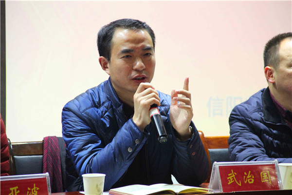 世界杯官网召开学生干部与学生党员大会